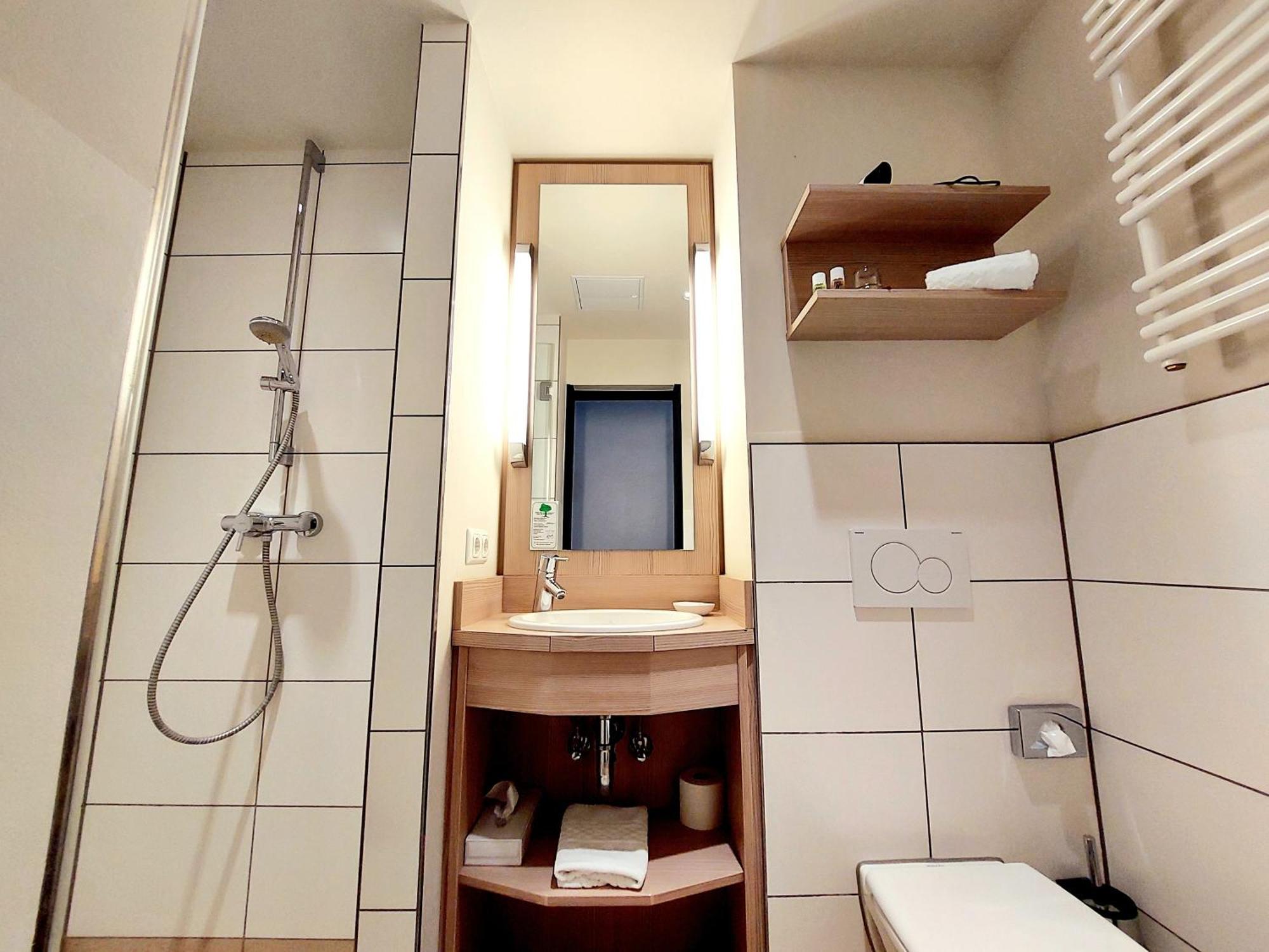 Heinrich Pesch Hotel لودويغشافن ام ري المظهر الخارجي الصورة